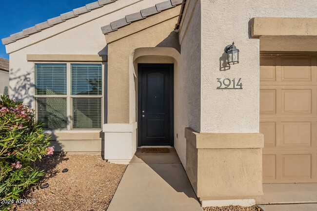 3914 W Alabama Ln in San Tan Valley, AZ - Foto de edificio - Building Photo