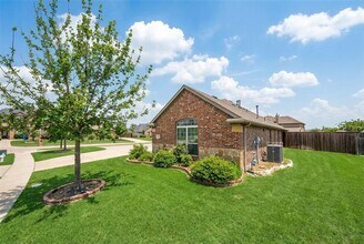 4701 Bungalow Dr in Garland, TX - Building Photo - Building Photo