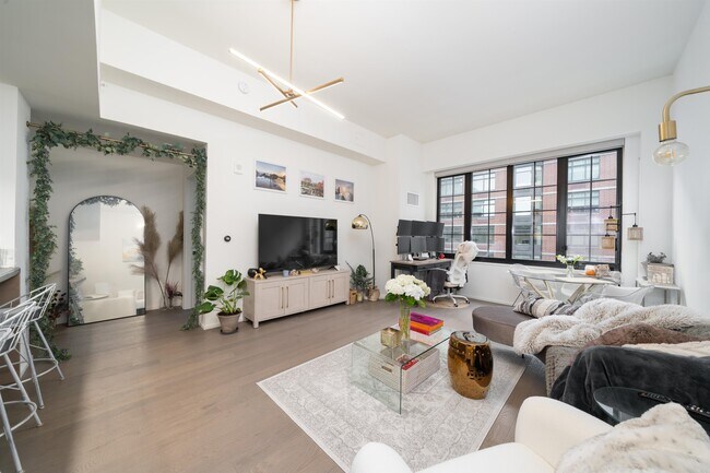 property at 1425 Hudson St