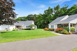 Southwick Village - 55+ Active Community in Southwick, MA - Foto de edificio - Building Photo