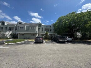 3453 NW 44th St, Unit 107 in Lauderdale Lakes, FL - Building Photo - Building Photo