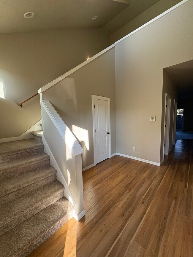 1926 NW Kale Way in McMinnville, OR - Foto de edificio - Building Photo