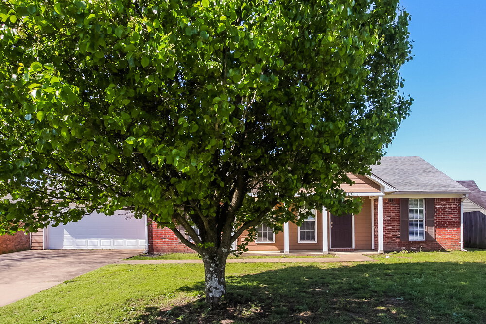 1777 Mary Payton Cove in Southaven, MS - Building Photo