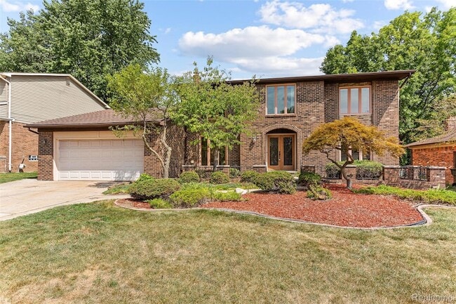 property at 3312 Palm Aire Ct