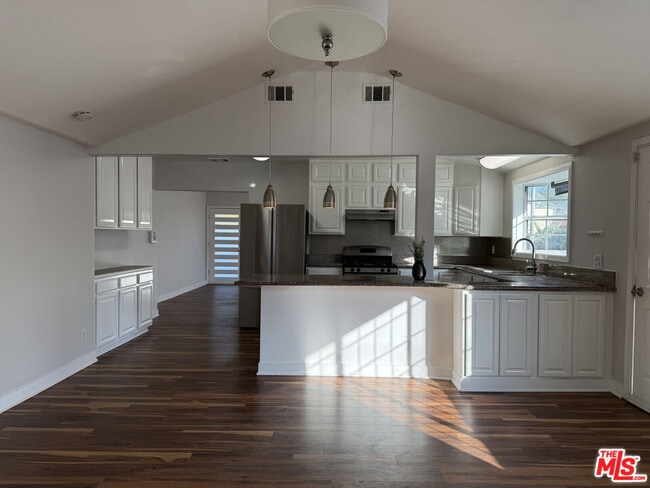 2939 Oakhurst Ave in Los Angeles, CA - Building Photo - Building Photo