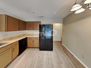 8319 Tavern Pt in San Antonio, TX - Foto de edificio - Building Photo