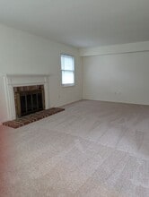 8813 Sweet Gum Pl in Springfield, VA - Building Photo - Building Photo