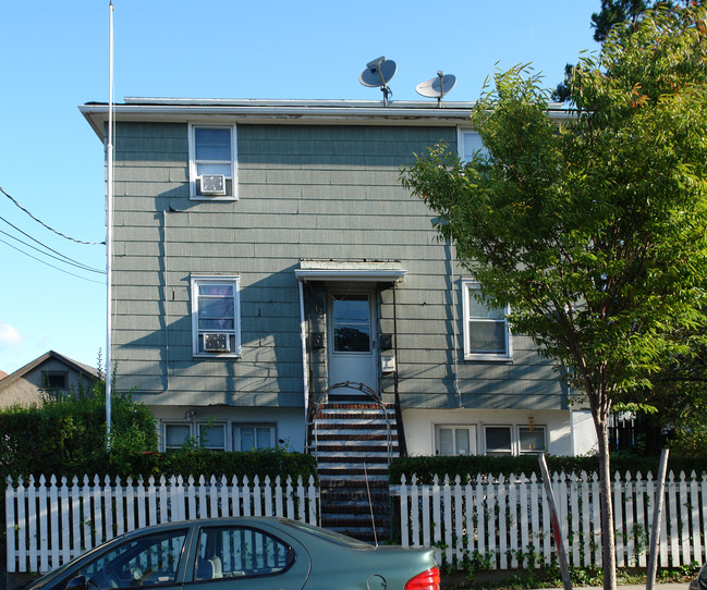 12 Fawcett St in Port Chester, NY - Foto de edificio - Building Photo