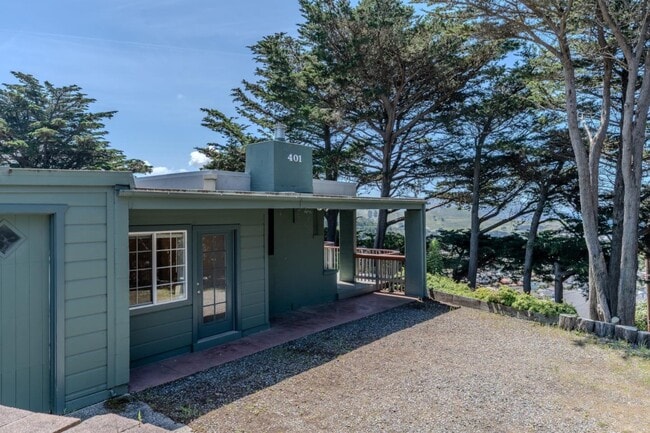 401 Griffin Ave in Pacifica, CA - Building Photo - Building Photo