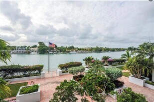 5700 Collins Ave in Miami Beach, FL - Building Photo