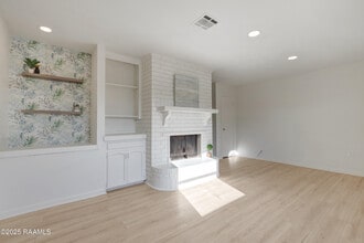 121 Courtney Dr in Duson, LA - Building Photo - Building Photo