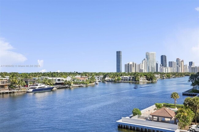 20515 E Country Club Dr in Aventura, FL - Building Photo - Building Photo