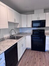 92 Quinn Ave, Unit B in Marysville, WA - Building Photo - Building Photo