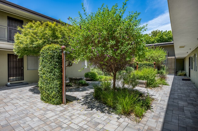 1510 18th St in Sacramento, CA - Foto de edificio - Building Photo