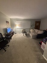 2472 Warren Pky in Twinsburg, OH - Building Photo