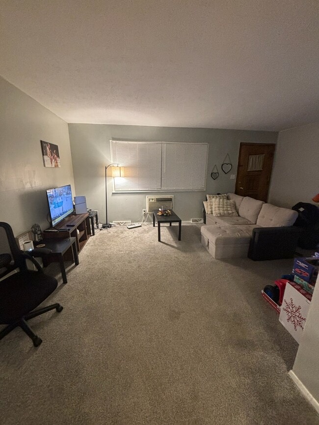 property at 2472 Warren Pky