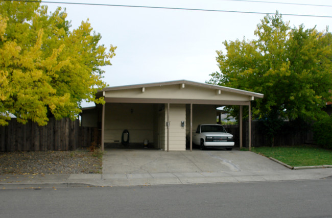 1031 Butte Ct in Santa Rosa, CA - Building Photo - Building Photo