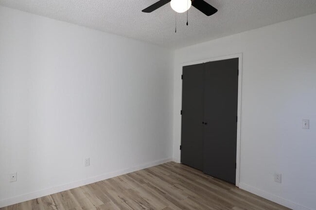 1221 S Park Ave in Aurora, MO - Building Photo - Building Photo