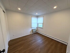 34 Little Neck Rd in Centerport, NY - Building Photo - Building Photo