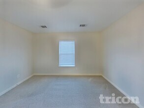 111 Drover Ridge Rd in Newark, TX - Foto de edificio - Building Photo