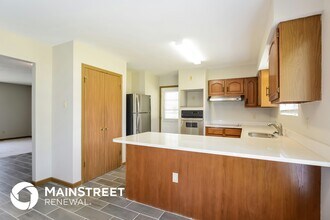 14732 Verdun Estates Dr in Florissant, MO - Building Photo - Building Photo