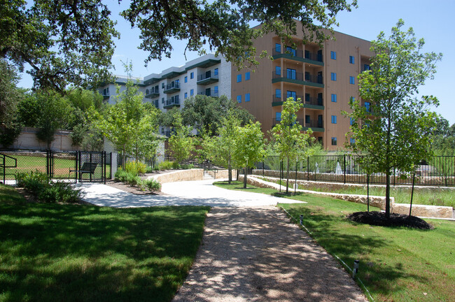 4802 S Congress Ave, Unit 216 in Austin, TX - Foto de edificio - Building Photo