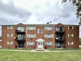 1004 S River Rd, Unit 103 in Des Plaines, IL - Building Photo