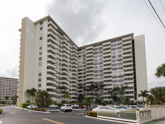 Coral Ridge Towers in Fort Lauderdale, FL - Foto de edificio - Building Photo