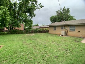 6812 S Land Ave in Oklahoma City, OK - Building Photo