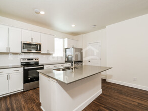 6037 W Copperhawk Dr in South Jordan, UT - Building Photo - Building Photo