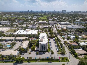 1831 NE 38th St in Fort Lauderdale, FL - Foto de edificio - Building Photo