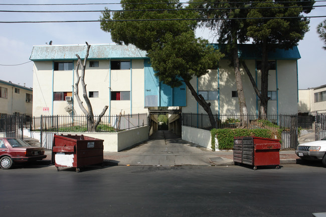 7947-7951 Willis Ave in Panorama City, CA - Building Photo - Building Photo