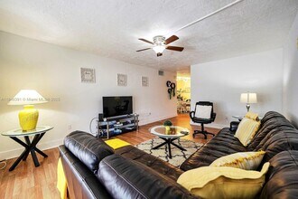 7300 NW 17th St in Plantation, FL - Building Photo - Building Photo