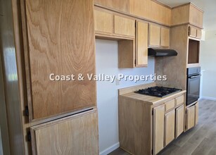 813 W Nectarine Ave in Lompoc, CA - Building Photo - Building Photo