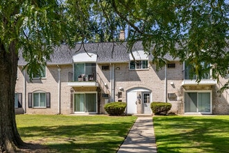 Apple Ridge Apartments - Livonia, MI in Livonia, MI - Building Photo - Building Photo