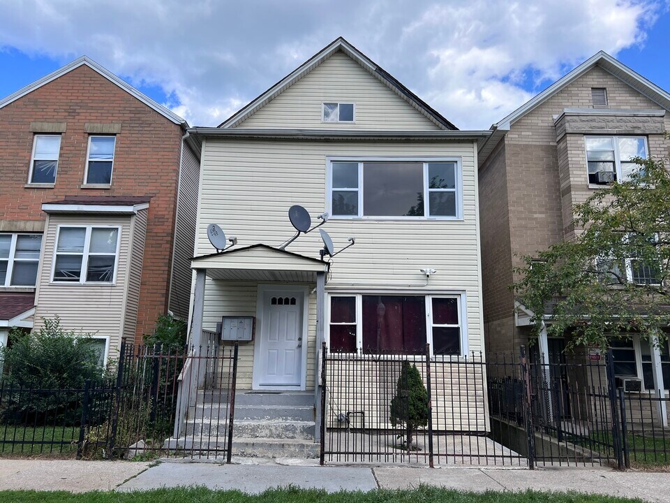 8919 S Muskegon Ave in Chicago, IL - Building Photo
