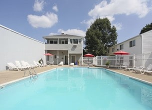Shorewood Apartments in North Providence, RI - Building Photo - Building Photo