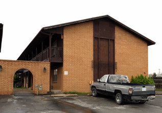 Castilian Apartments in Tulsa, OK - Foto de edificio - Building Photo