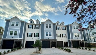 108 Holiday Ave W in Clemson, SC - Building Photo