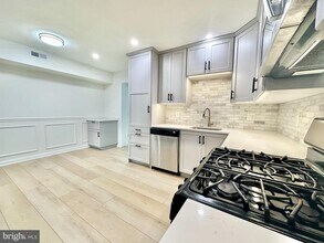 1010 Bashford Ln in Alexandria, VA - Building Photo - Building Photo