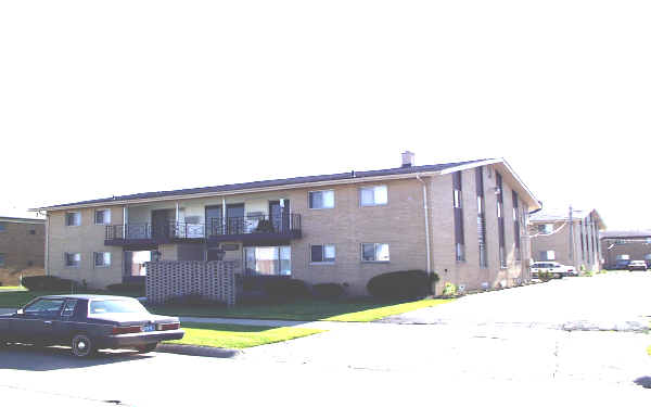 Diplomat Apartments in Warren, MI - Building Photo - Building Photo