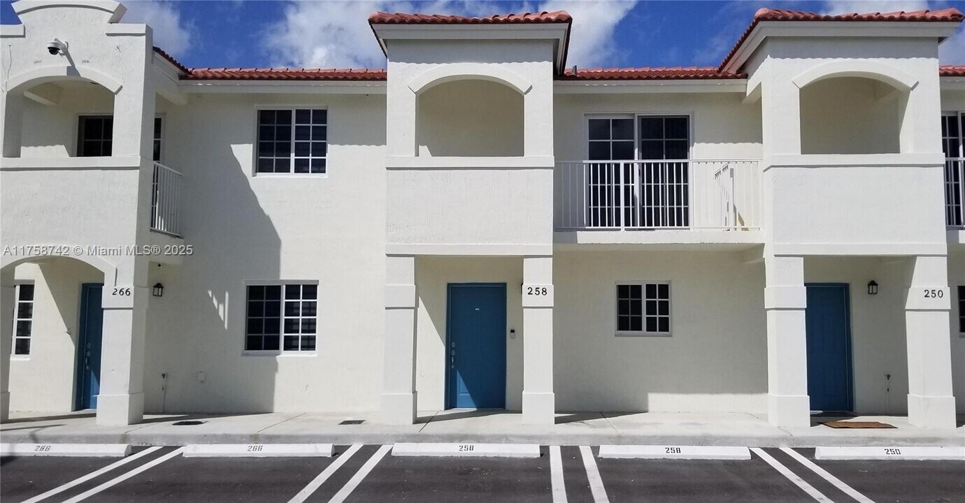 258 SW 3rd Ct in Florida City, FL - Building Photo