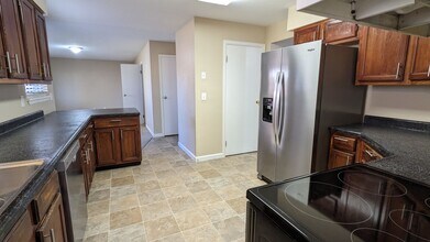 910 Harbourne St in Colorado Springs, CO - Building Photo - Building Photo