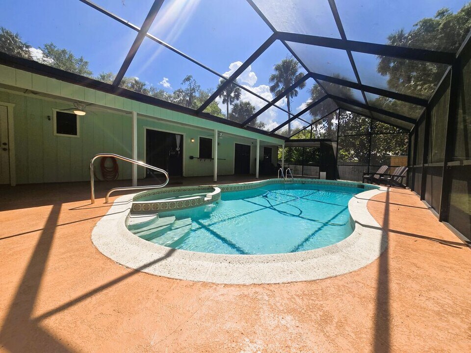 14611 SW Sonora Terrace in Indiantown, FL - Building Photo