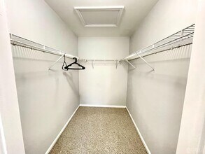 434 Waterford Dr in Edison, NJ - Building Photo - Building Photo