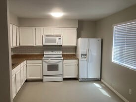 2723 e southgate ave, Unit 102 in Phoenix, AZ - Building Photo
