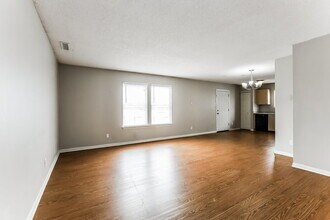 35 Frostwood Ln in Greenwood, IN - Foto de edificio - Building Photo