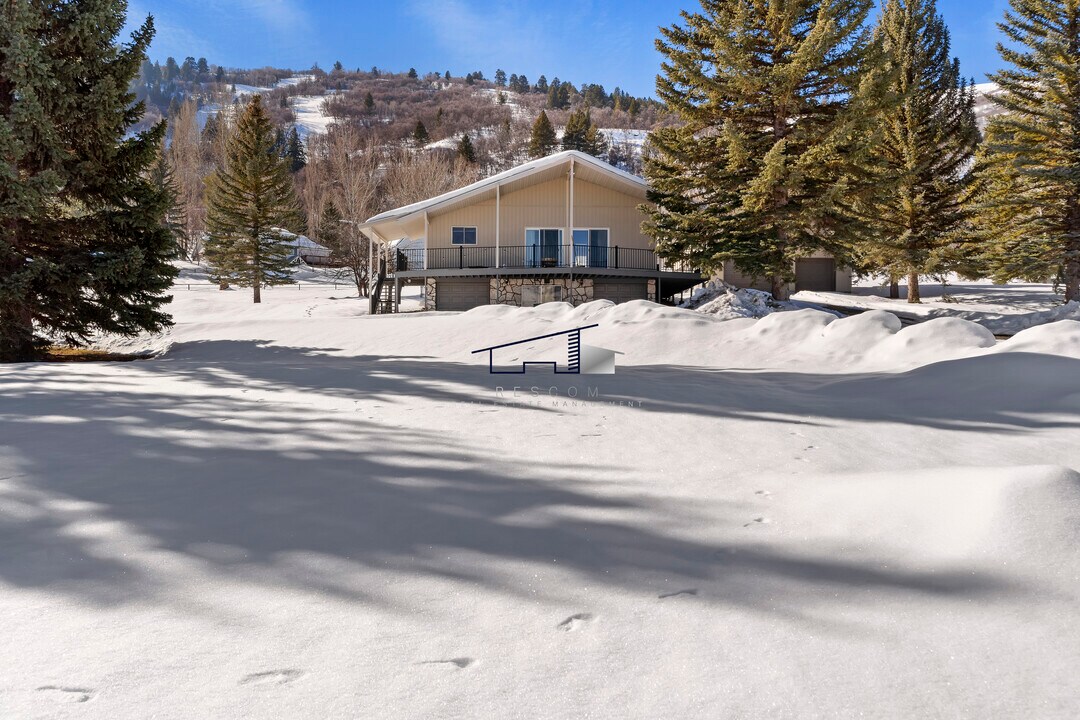 2427 Nordic Valley Way, Unit Nordic Valley in Eden, UT - Building Photo