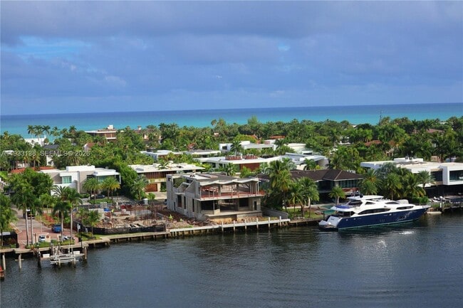 20515 E Country Club Dr in Miami, FL - Foto de edificio - Building Photo