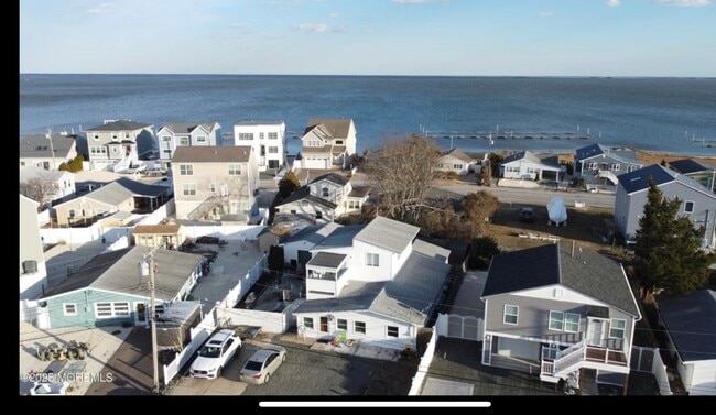 1713 Binnacle Rd, Unit First floor in Forked River, NJ - Foto de edificio - Building Photo